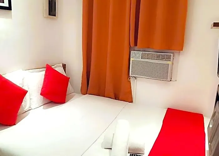 Makati One Poblacion Hotel 3*