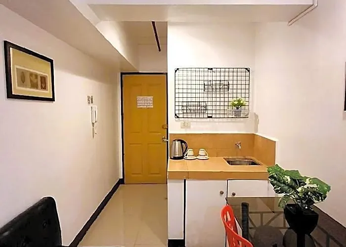 Makati One Poblacion Hotel 3*