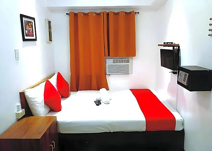 Makati One Poblacion Hotel 3*